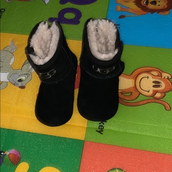 infant uggs size 4